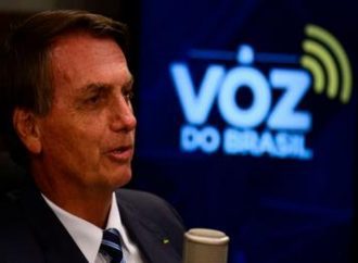 Bolsonaro reclama por “ser ameaçado de cadeia quando deixar o governo”