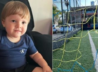 Bebê de 1 ano é achado morto em creche com pescoço preso em rede de gol em campo de futebol