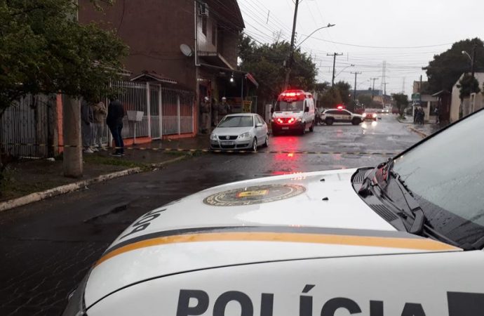 Homem é morto a tiros na frente de supermercado m Canoas