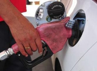 Preço médio da gasolina cai mais 1,4% e chega a R$ 4,81 nos postos
