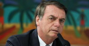 Bolsonaro sanciona lei que permite laqueadura sem aval do marido