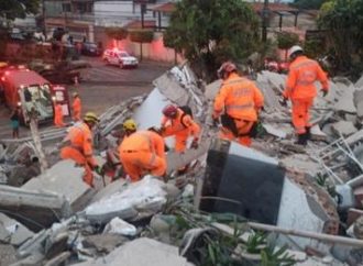 Prédio de cinco andares desaba em Belo Horizonte e deixa ao menos um morto