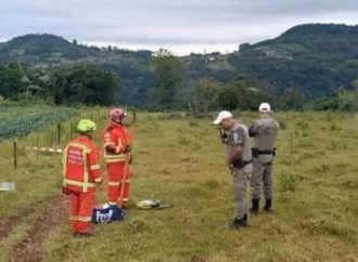 Idoso morre eletrocutado após queda de poste