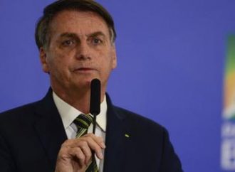 Bolsonaro antecipa calendário do Auxílio Brasil e conclui repasses antes do segundo turno