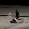 VÍDEO: Homem é flagrado espancando esposa na praia; Cenas fortes