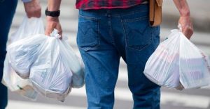 Projeto proíbe comércio de fornecer sacolas plásticas