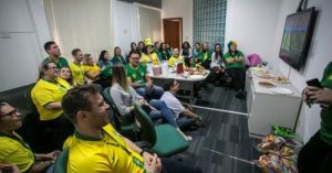 Empregado pode faltar em dia de jogo do Brasil na Copa do Mundo?