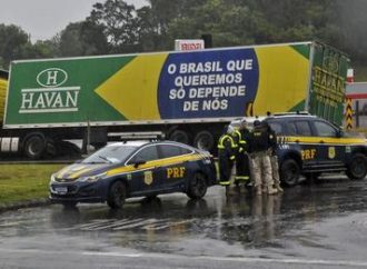 Documento da PRF diz que Luciano Hang enviou caminhões para ato golpista