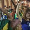 Manifestantes fazem círculo com luzes em Porto Alegre e pede para que ‘general’ olhe por eles