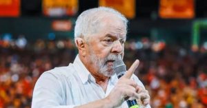 Lula tem alta após retirar lesão da prega vocal