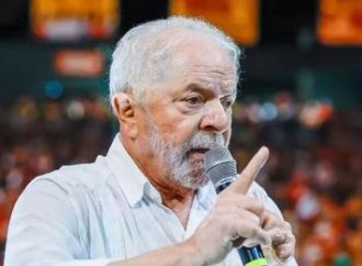 Lula tem alta após retirar lesão da prega vocal