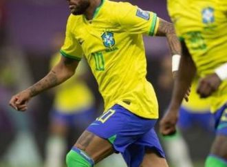 Neymar e Danilo estão fora da fase de grupos da Copa por lesões no tornozelo