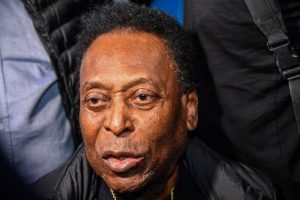 Pelé piora, é internado e quimio não faz mais efeito no câncer