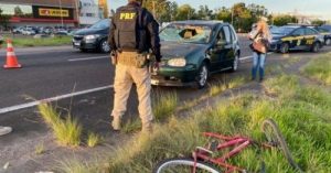 Ciclista fica gravemente ferido após atropelamento na região metropolitana