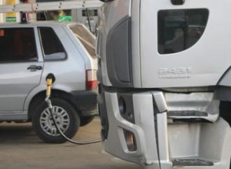 Petrobras anuncia redução no preço do litro de diesel e gasolina para refinarias