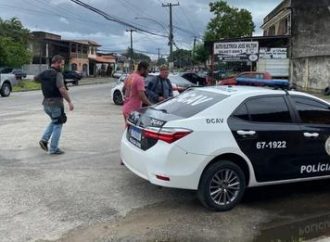 Polícia prende pai flagrado em vídeo torturando as filhas de 3 e 4 anos