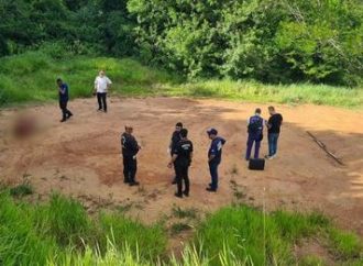 Mulher é encontrada morta em campo de futebol em Alvorada