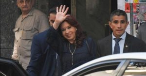 Cristina Kirchner é condenada a seis anos de prisão por corrupção