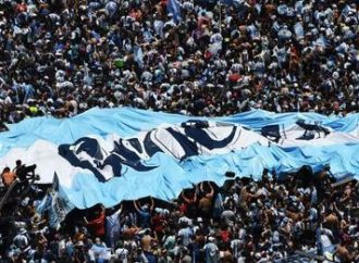 Argentinos lotam as ruas de Buenos Aires para comemorar com a seleção campeã