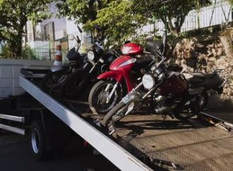 Moto com R$ 73 mil em dívidas é apreendida em Porto Alegre