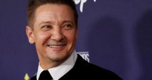 Jeremy Renner, o Gavião Arqueiro dos ‘Vingadores, sofre acidente na neve e estado é crítico