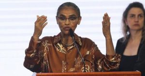 Em posse concorrida, Marina Silva reafirma compromissos com defesa ambiental