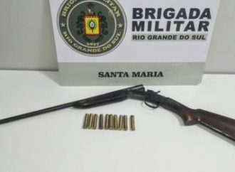 Violência doméstica: homem é preso com espingarda após ameaçar matar a companheira