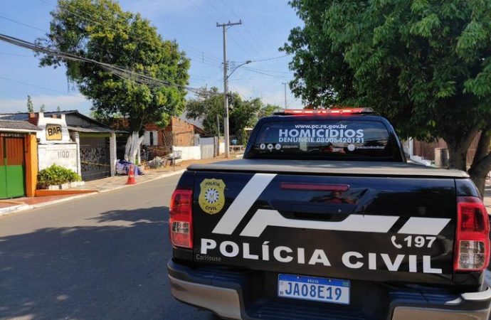 Homem é encontrado morto na frente de bar em Canoas