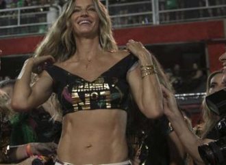 Gisele Bündchen ganha R$ 57 mil por minuto em camarote na Sapucaí, diz jornal