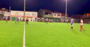 Vídeo transmite ao vivo assassinato de jovem durante jogo de futebol