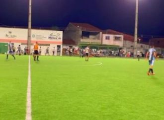 Vídeo transmite ao vivo assassinato de jovem durante jogo de futebol
