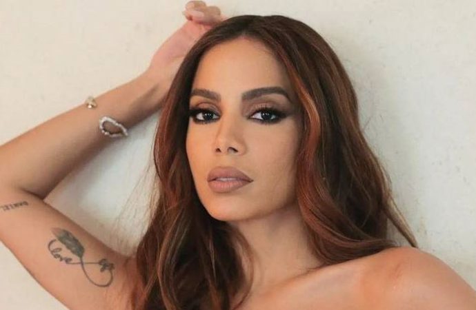 A cantora Anitta anuncia pausa em sua carreira