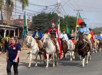 Cavalgada homenageia São Jorge na zona sul de Porto Alegre