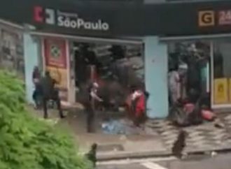 Lojas restringem acesso após saques na região da Cracolândia; vídeo mostra ação