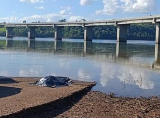 Mulher morre ao pular da ponte no Rio Uruguai