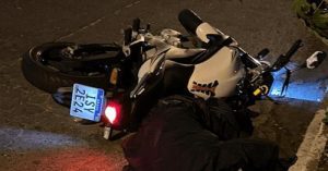 Homem é encontrado morto a tiros ao lado de motocicleta em São Leopoldo