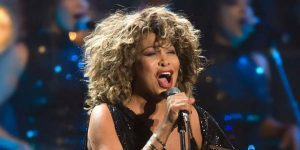 Morre aos 83 anos a cantora Tina Turner, ícone da música