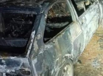 Mulher coloca fogo em carro após briga com marido