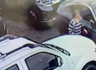 Mulher que arranhou carros e causou prejuízo de R$ 10 mil é encontrada pela Polícia e confessa crime