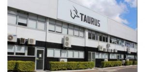 Taurus demite 100 funcionários; empresa culpa novo decreto de armas do governo federal