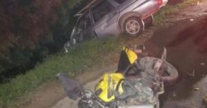 Acidente envolvendo carro e moto deixa uma pessoa morta em Porto Alegre