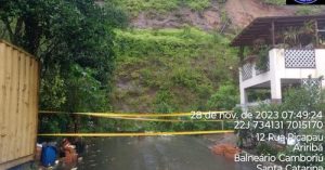 Idosos usaram sacada de vizinho para escapar de deslizamento de terra em Santa Catarina