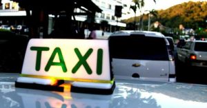 Taxista recusa proposta de garota de programa e quase morre estrangulado