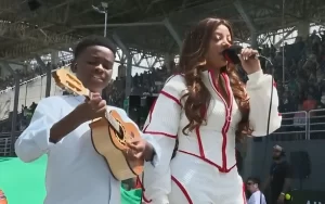 VÍDEO: Funkeira Ludmilla canta o hino nacional totalmente errado no GP de Interlagos;