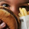 Crianças brasileiras estão mais altas e mais obesas, revela estudo