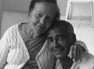 Dona Lita, mãe de Romário, morre aos 86 anos