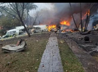 vídeo: TRAGÉDIA: Avião com 62 pessoas a bordo cai em Vinhedo, no interior de SP; vídeo mostra queda