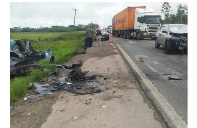 Motorista morre em grave acidente entre dois veículos na BR 116, em Guaíba